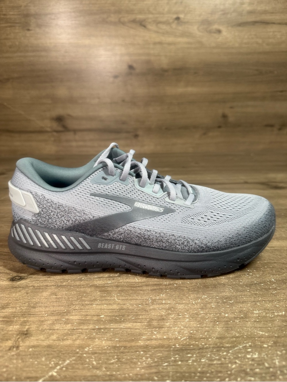 NIB Brooks Beast GTS 24 Mens 9.5 D Athletic Running Shoes Sneakers 110425 Grey